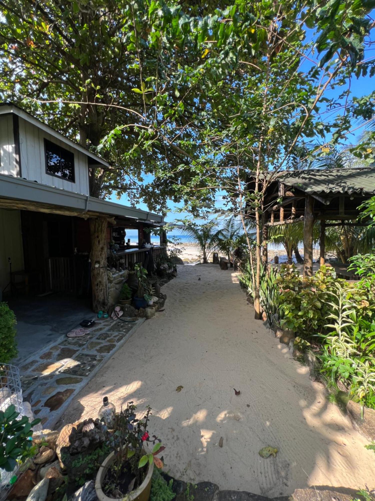 Beach House Kampung Genting Eksteriør bilde