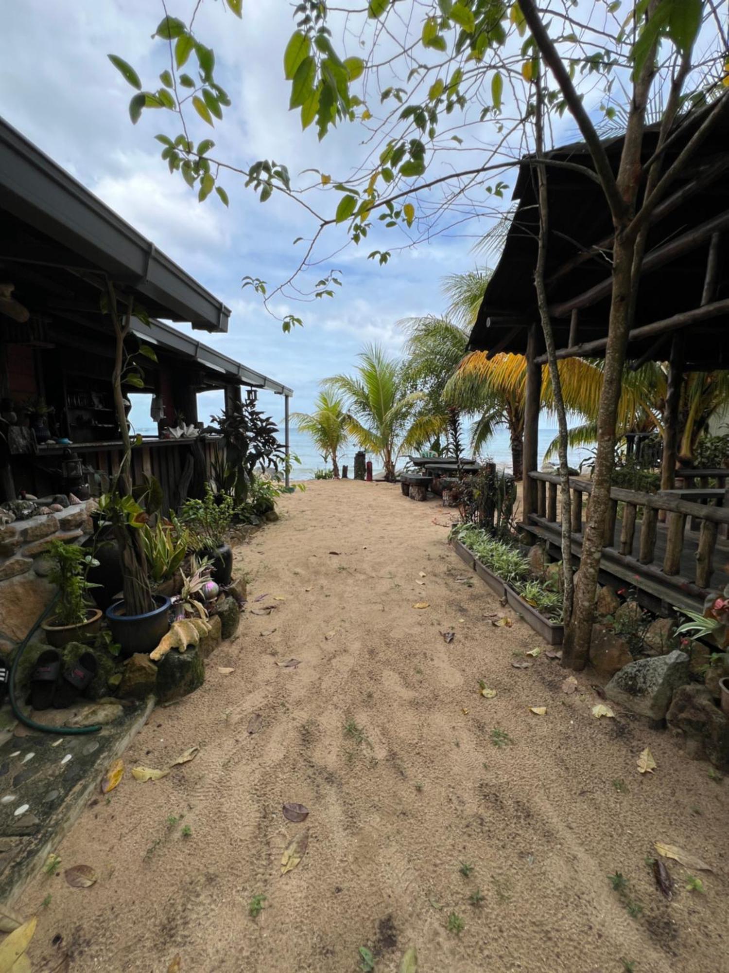 Beach House Kampung Genting Eksteriør bilde